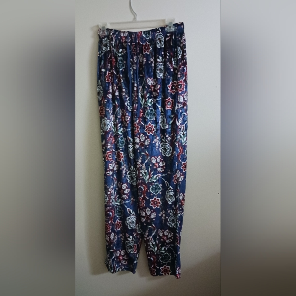 𝅺CW classics silky smooth panne floral pants medium A-4